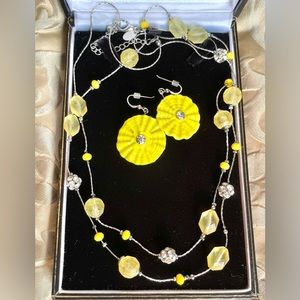 LIKE NEW! Yellow Resin Necklace & Earrings!